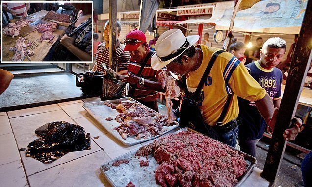Жители Венесуэлы едят гнилое мясо