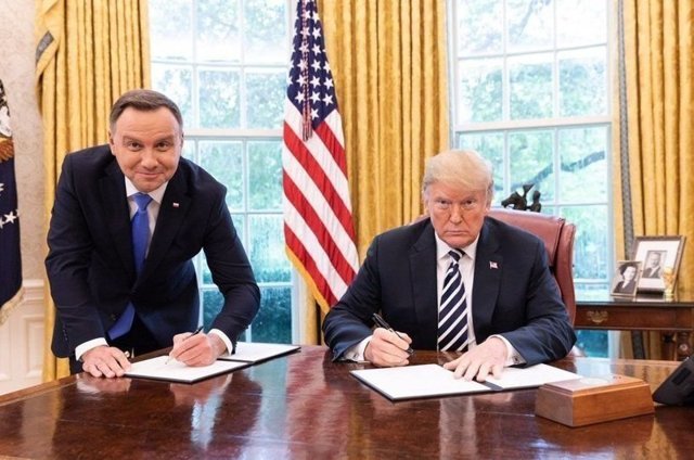 Журналист лишился работы после шутки над польским президентом