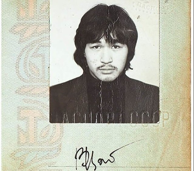 Паспорт Виктора Цоя продали на аукционе за 9 миллионов рублей