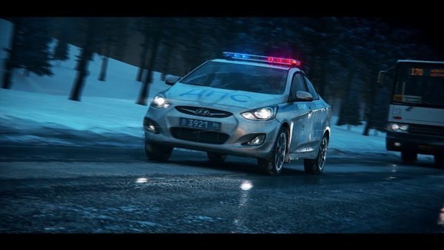 Автоинспектор, сопровождая автобус с детьми пошел на таран грузовика