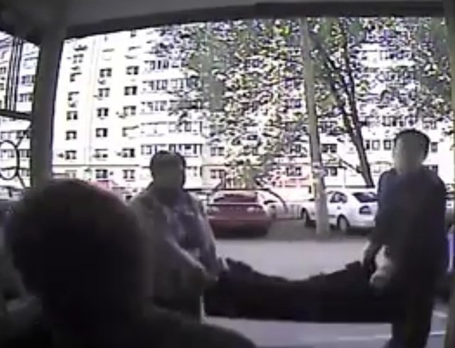 "А потом орут, что в России разруха и жить плохо"