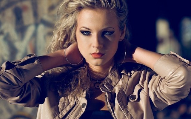 Как из современных женщин сделали проституток