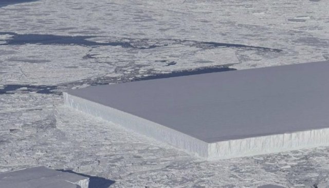 Рай для перфекциониста: ученые нашли айсберг идеальной прямоугольной формы