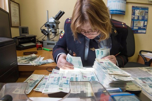 В России исчезает профессия фальшивомонетчика