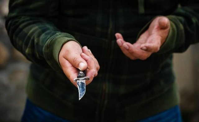 Как не надо себя вести при ограблении с ножом