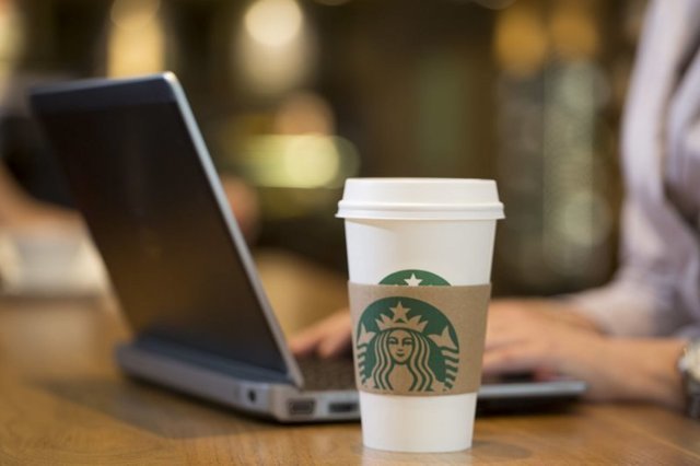 Starbucks лишит клиентов возможности смотреть порно в своих кофейнях