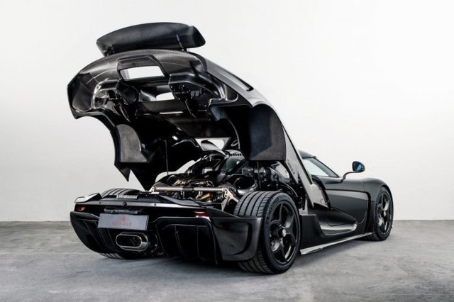 Голый карбон: Koenigsegg выпустил уникальный суперкар из углеродного волокна