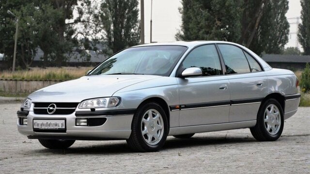 Opel Omega 1998 года в топовой версии MV6 с минимальным пробегом