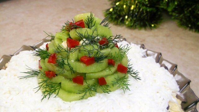 Вкусный Слоёный салат с курицей карри