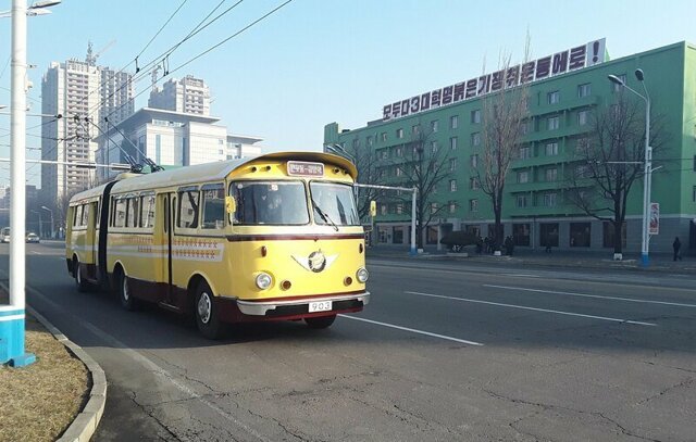 Троллейбус, в котором однажды проехал Ким Ир Сен, 50 лет ездит, не потребляя электричество