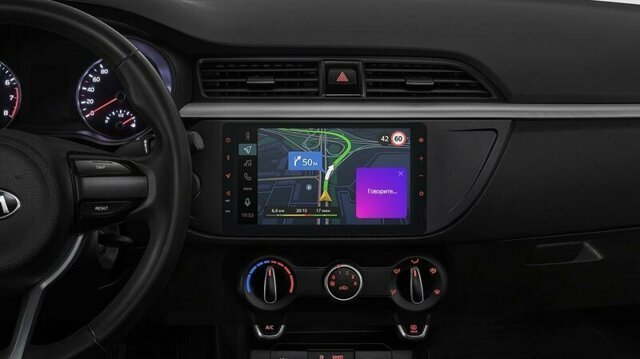 «Яндекс» выпустил свой собственный бортовой компьютер с «Алисой»