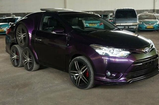 Необычная восьмиколесная Toyota из Индонезии
