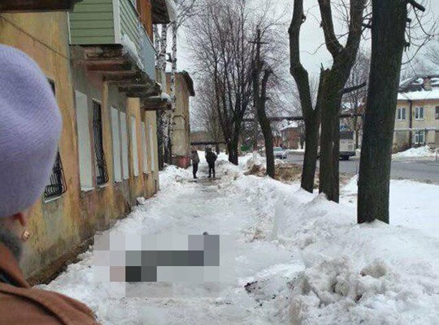 В Подмосковье пенсионерку убило глыбой льда с крыши