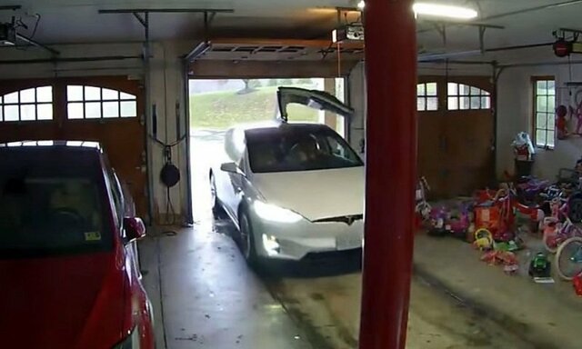 Одна дверь лишняя: почему с Tesla Model X нужно быть особо внимательным