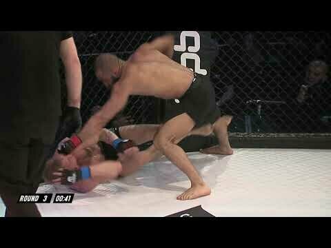 В стиле Нурмагомедова: бой на турнире ММА закончился массовой дракой