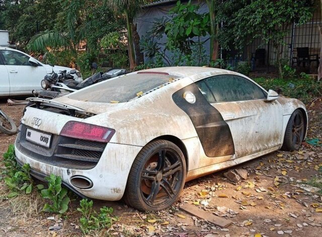 Конфискованный Audi R8 оставили умирать за пределами полицейского участка в Индии