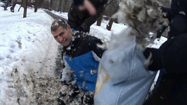 Мошенник Евгений Шабаев на коленях принес извинения ветеранам