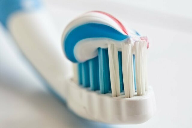 Как оказалось, зубная паста вредна для зубов