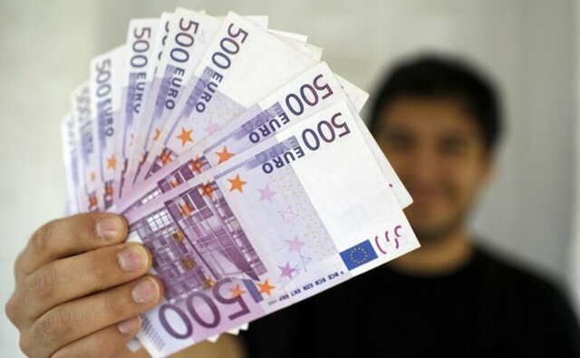 В ЕС полностью прекратили выпуск банкнот по €500