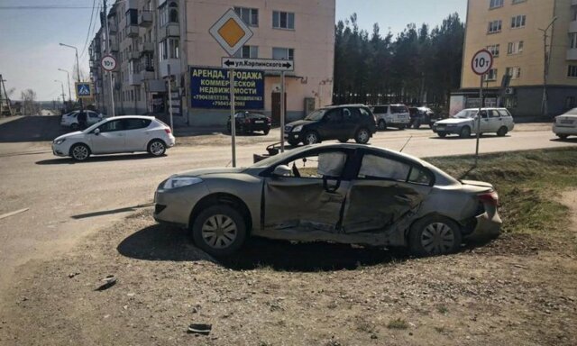 Знак "Стоп" для дураков! Авария на перекрестке в Свердловской области