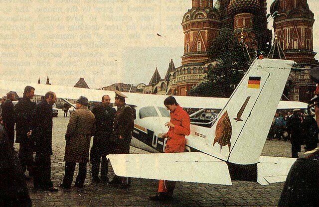 28 мая 1987 — на Красной площади в Москве приземлился спортивный самолёт Матиаса Руста