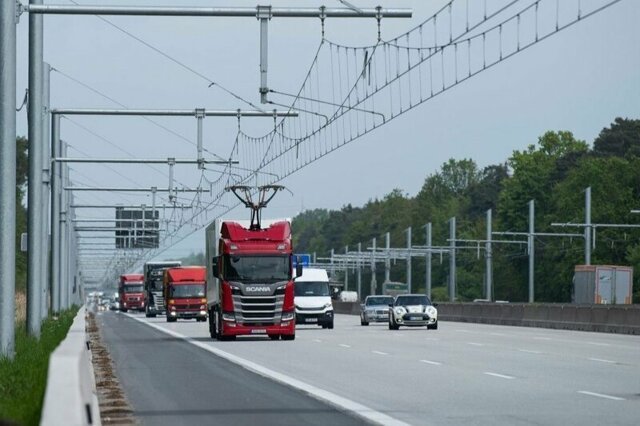 Грузовикам наставили рога: в Германии открылся первый электроавтобан