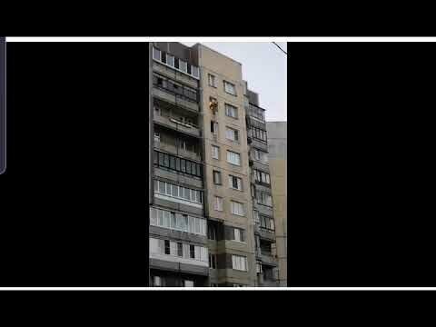 Пожарный спас ребенка с 11-этажа без страховки