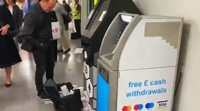 Биткоин-терминал в Лондоне устроил бесконтрольную выдачу наличных денег