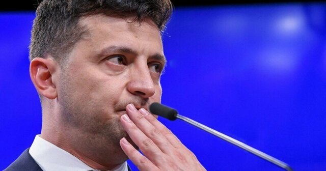 Стала известна первая зарплата президента Зеленского