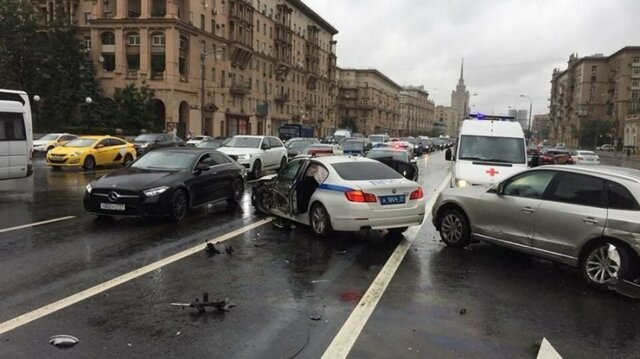 Авария дня. Столкновение машиной ДПС на Кутузовском проспекте