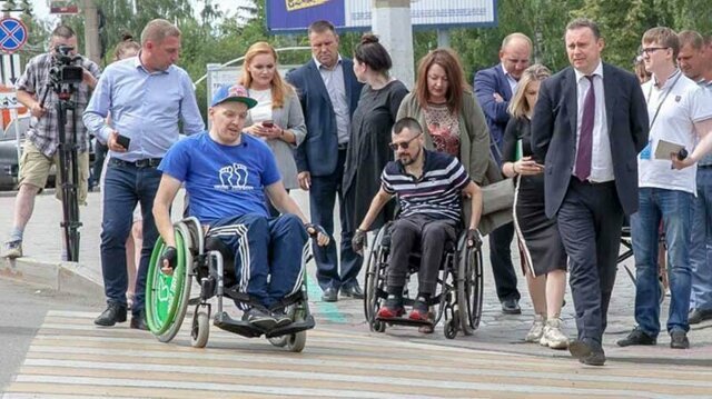 Мэр Нижнего Тагила посадил в инвалидные коляски глав дорожных организаций