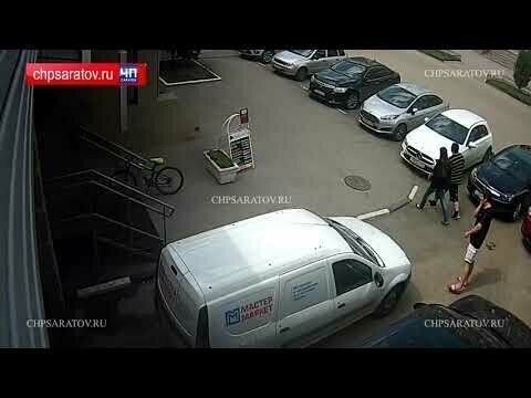 Саратов. Кражу велосипеда запечатлели камеры видеонаблюдения