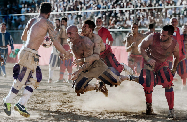 Флорентийский футбол: мало для войны, но жестоко для игры