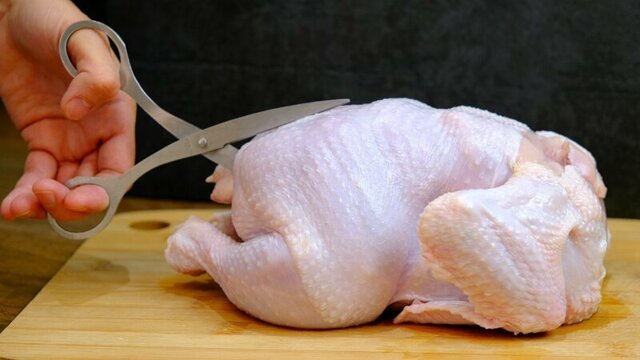Вырезаем курице хребет – это блюдо поразит сочностью, вкусом и при этом простотой ингредиентов