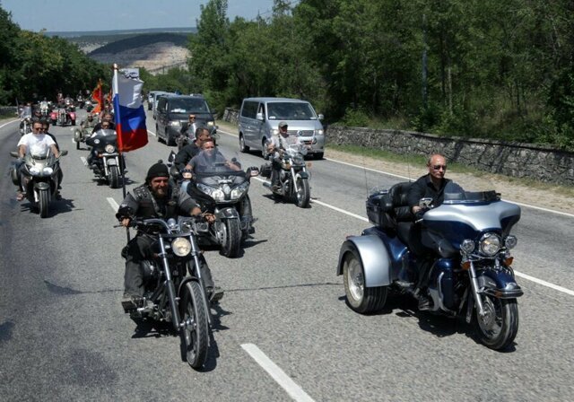 Дорога эта нужна России для связи с ее военными базами на территории Армении