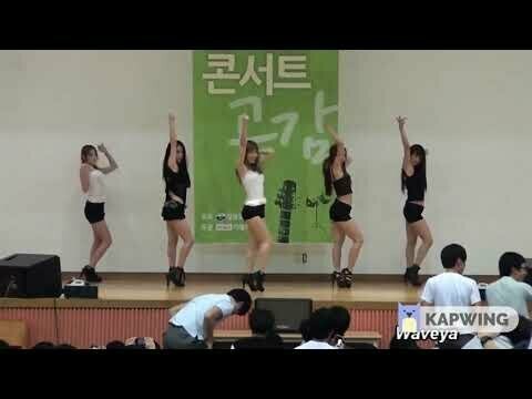 Ничего необычного, просто выступление школьниц к началу учебного года