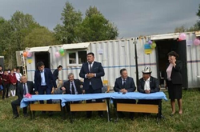 В Кыргызстане открыли школу из транспортных контейнеров