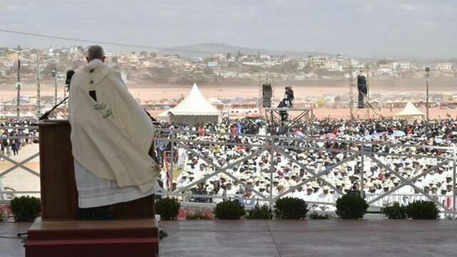 На Мадагаскаре: месса папы римского собрала миллион слушателей