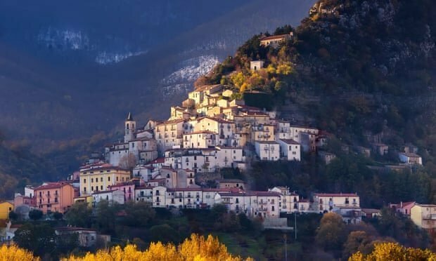 Тем, кто решится переехать в этот райский уголок Италии, обещают € 25 000
