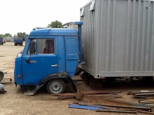 Грузовики