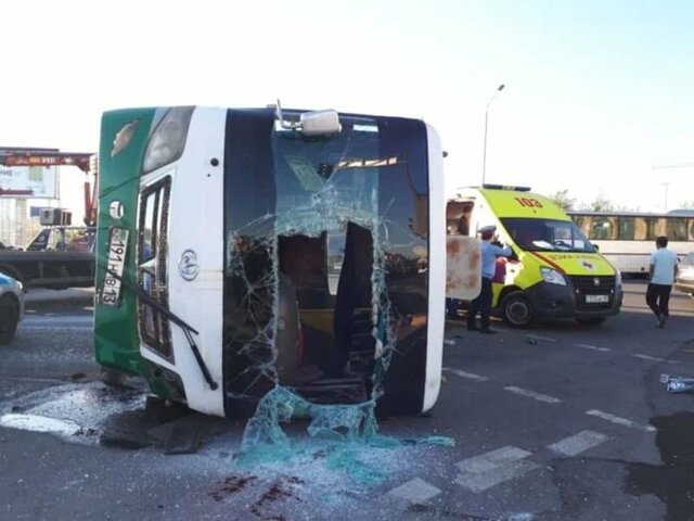 Авария дня. Автобус устроил аварию в Казахстане, погибла женщина