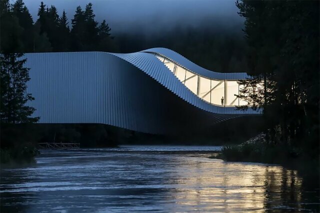 В Норвегии открылся "скрученный" музей-мост