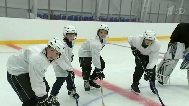 Для воспитанников школы-интерната в Смоленской области открыли новую ледовую арену
