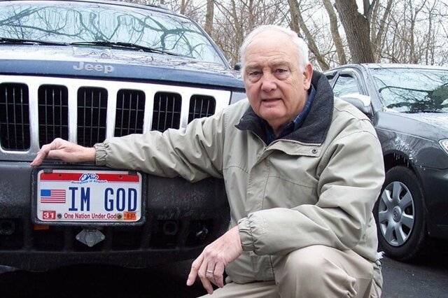 Атеист в США оформил себе автомобильный номер «Я — БОГ»