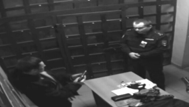 Сыктывкарских полицейских спас заклинивший затвор пистолета задержанного