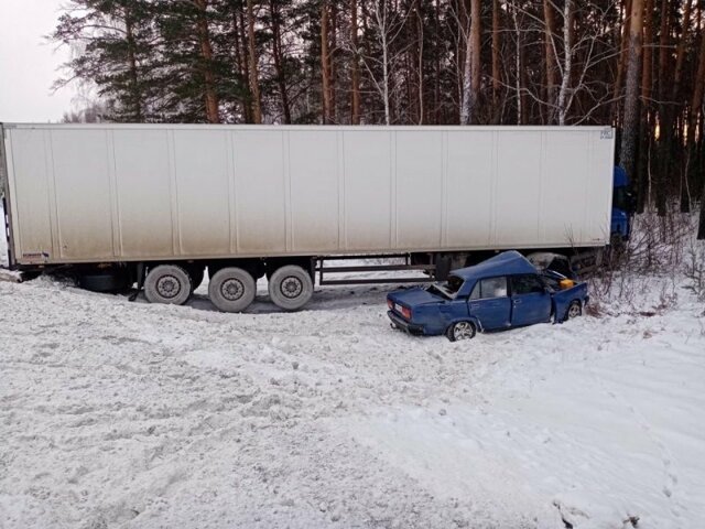 Авария дня. Пожилые супруги погибли на трассе в Свердловской области