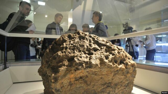 Попытка к бегству челябинского метеорита попала на камеры наблюдения