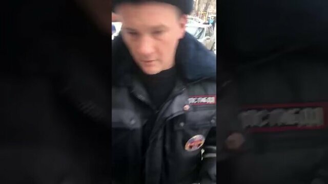 Водитель попался с тонировкой и снял ее на месте, но инспектора ДПС это не остановило