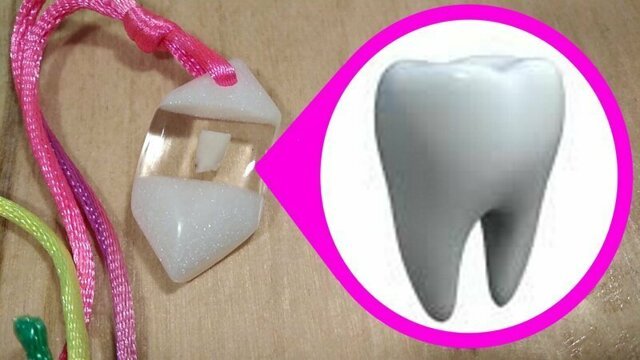 Как сохранить первый молочный зуб. или Кулон из эпоксидной смолы