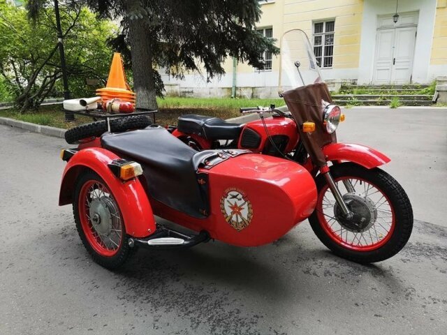 Советский мотоцикл  "Днепр" для обучения вождению с дублирующим управлением в коляске